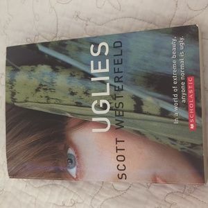 UGLIES BOOK - SCOTT WESTERFELD